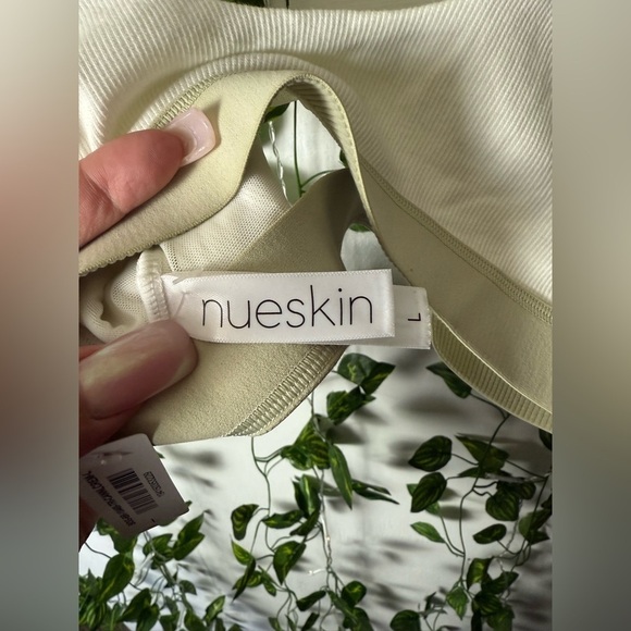 Nueskin Solid Pattern Bra - Picture 4 of 7